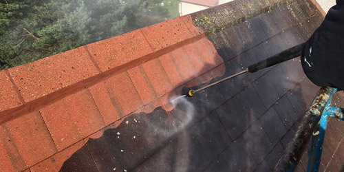 Démoussage et nettoyage de toiture à Mulhouse (68100) dans le Haut-Rhin (68))